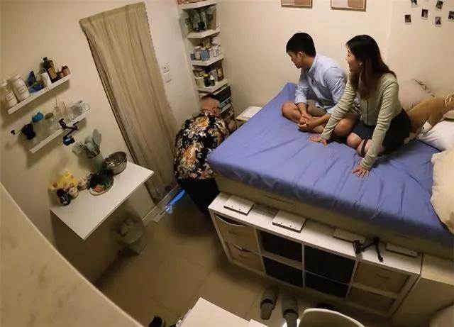 新婚夫妻463萬「買下2.7坪婚房」　太狹窄「只能在廁所洗碗」全貌曝光網看傻...這能叫房子