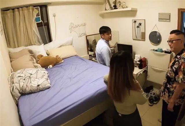 新婚夫妻463萬「買下2.7坪婚房」　太狹窄「只能在廁所洗碗」全貌曝光網看傻...這能叫房子