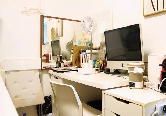 新婚夫妻463萬「買下2.7坪婚房」　太狹窄「只能在廁所洗碗」全貌曝光網看傻...這能叫房子