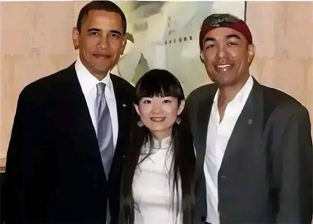 2015年，奧巴馬在白宮與一個中國小女孩玩耍，小女孩的身份不簡單