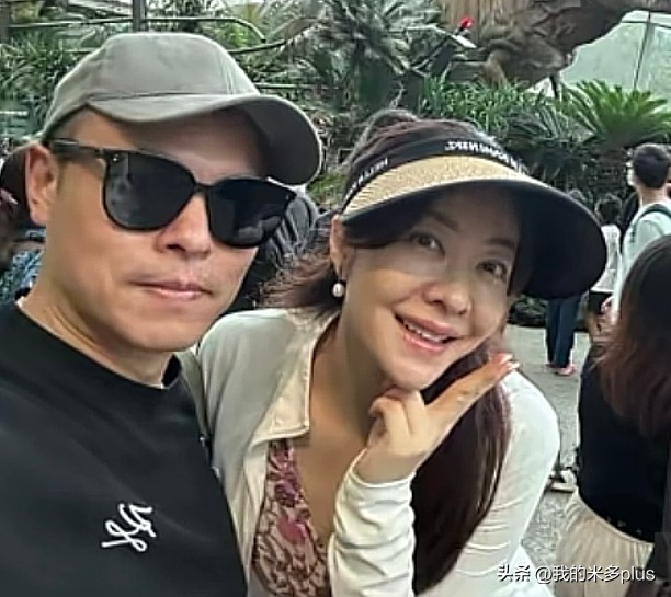 熊黛林一家四口旅遊，7歲女兒齙牙有點明顯，倆娃都不如媽媽好看