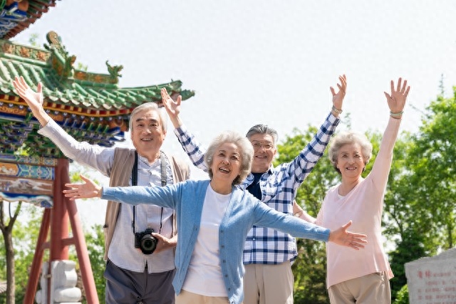 到兒子家帶孫！他洗菜做飯「給兒媳和親家母吃」像保姆一樣　我委屈哭訴「老公一句話」幫了全家