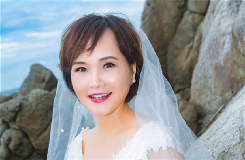 沈春華63歲再披婚紗，藏30年男人身份終曝光，豪宅養老身家過億惹人羨