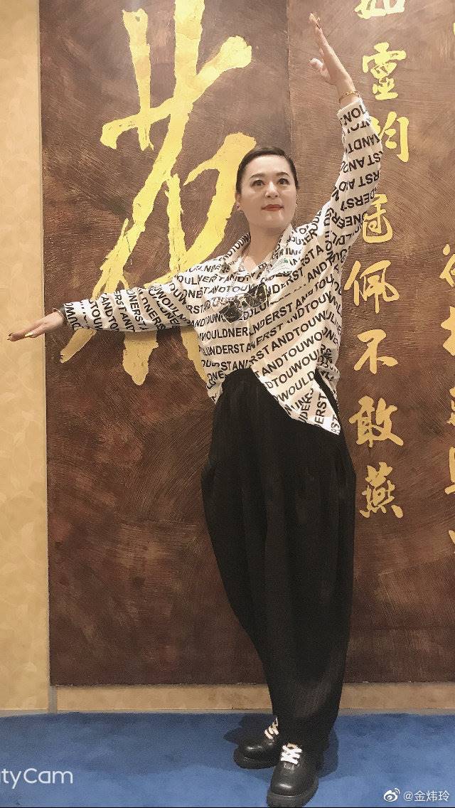 房子給前夫！一代歌后失婚回娘家取暖「親弟不諒解」數度對她動手 絕望中醒悟「重新站上舞台」：女兒是我動力