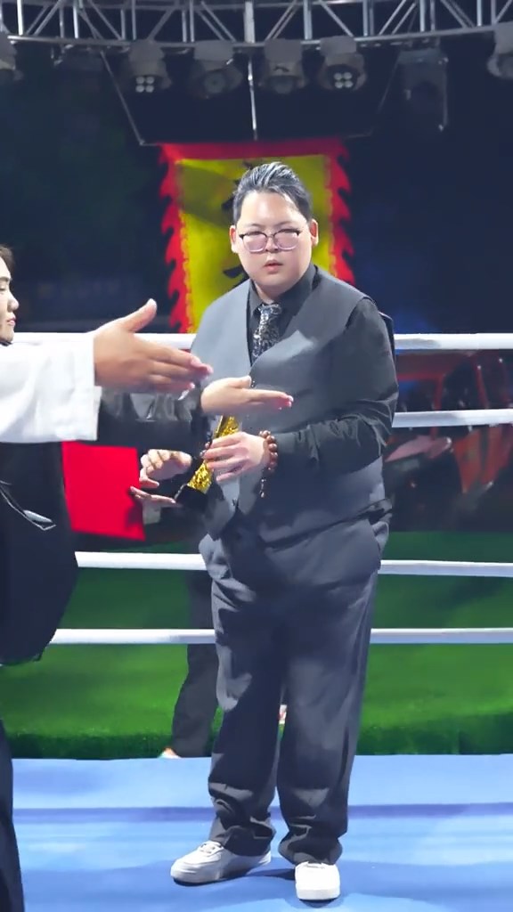 向太稱被向佑虧光幾百萬，控訴兒子心態扭曲，躺平等繼承百億家產