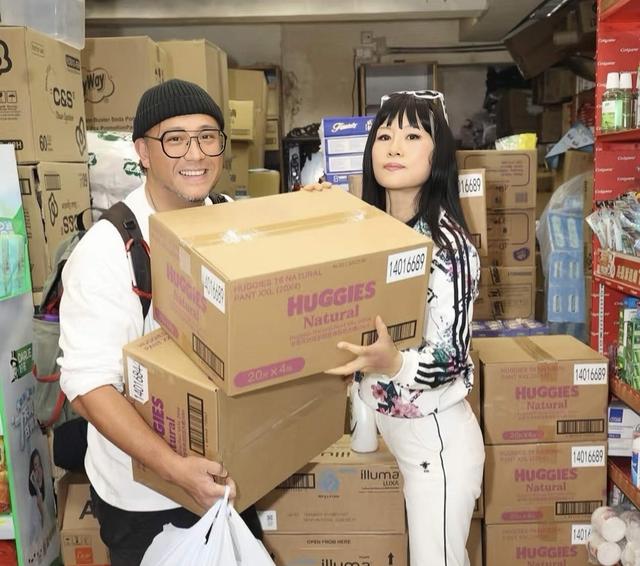 香港知名男星獲4萬元救濟物資,到佛堂洗廁所,長期陷經濟困難