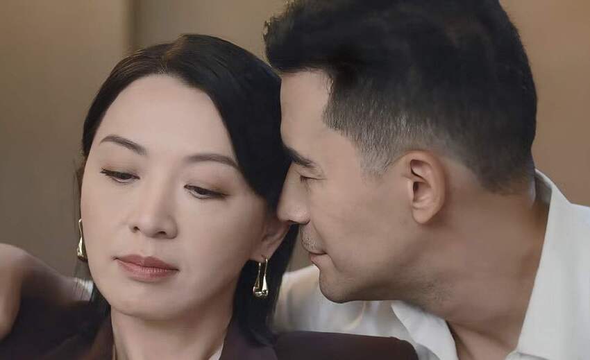 TVB女星陳煒罕見拍親熱戲，吻到嘴唇變形，醫生老公直呼沒看夠