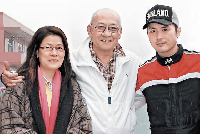 突發！81歲TVB知名老戲骨宣布和女友分手，結束長達20年戀情