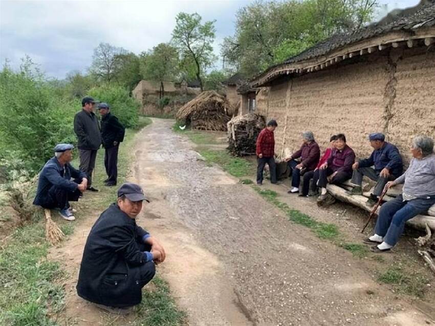 惡鄰佔公有地鋪「私人斜坡」！村長也管不動…網笑：常去他家門口幫1忙就行了