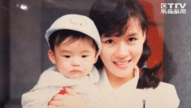 王世堅老婆好美！愧疚當年婚外情「讓太太委屈」用一生彌補 曝光「30年前合照」網：是仙女
