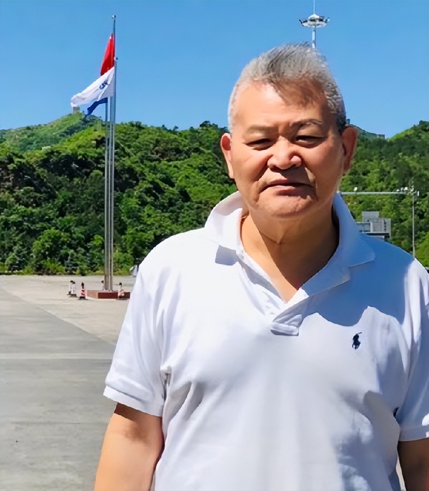 台灣影壇大佬去世，91名警員在靈堂駐守，李立群陳楚河等眾星現身