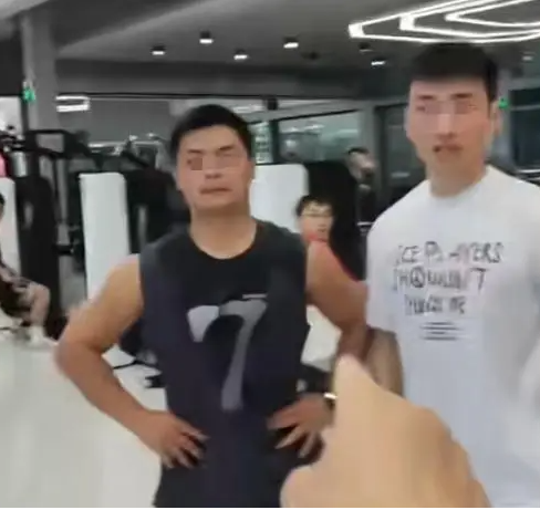 妻子出軌健身教練！老公捉姦逼問「為何親我老婆」　「小王正臉照曝光 」網全憤怒