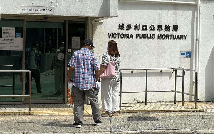 梅啟明帶未婚妻辦梅媽後事，被曝仍未離婚，妻子稱已舉報對方重婚