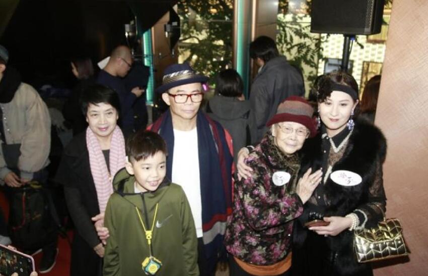 梅啟明帶未婚妻辦梅媽後事，被曝仍未離婚，妻子稱已舉報對方重婚