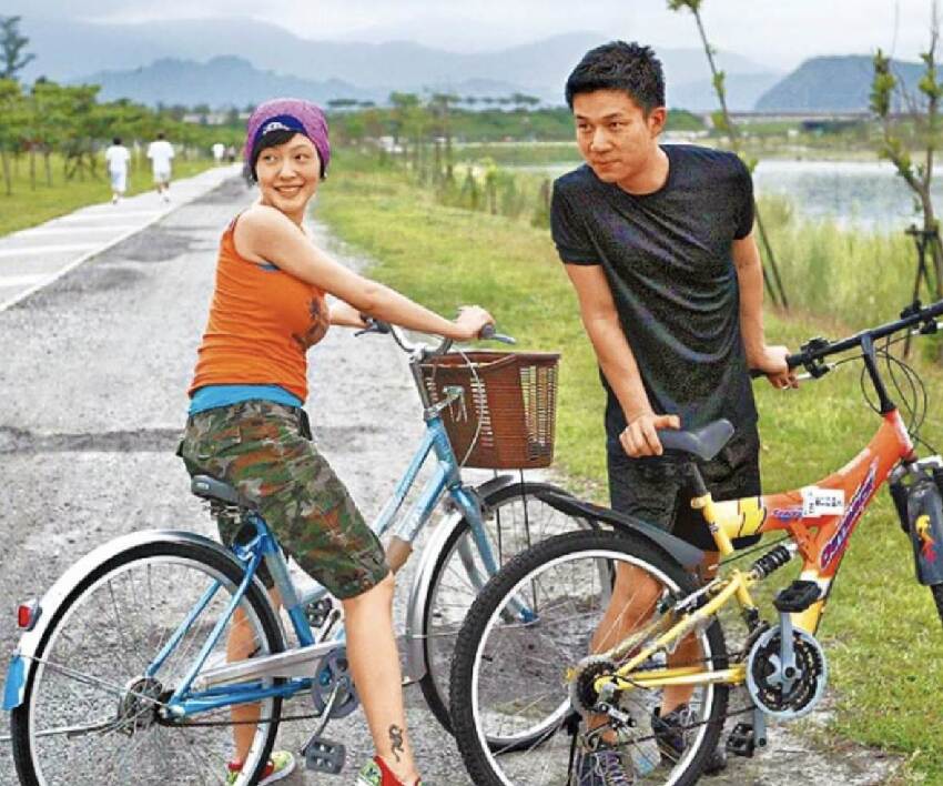 小S驚傳「牙齒斷4顆」送醫傷勢嚴重，S媽嚴肅問：「需要我跟許雅鈞談？」重傷內幕曝光