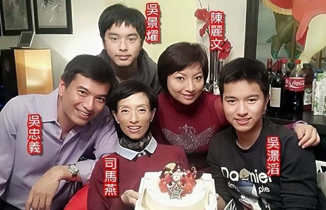 52歲香港女星宣布結婚，想生娃身體不允許，交友軟體認識外籍老公