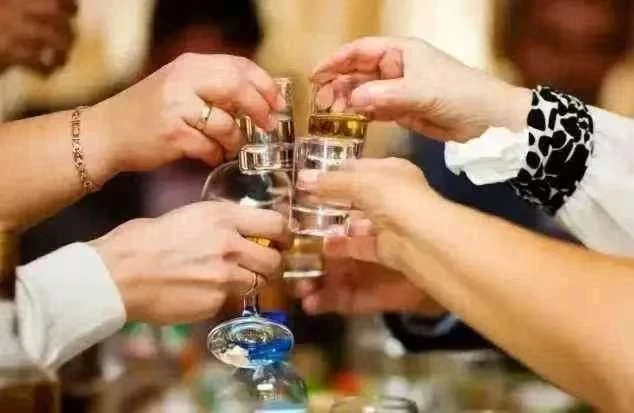 血管堵塞的人，晚上睡覺會有三個「跡象」，若你沒有 說明血管很健康.