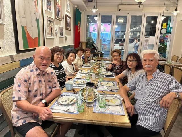 TVB老戲骨聚餐！79歲高雄雙目炯炯有神一身正氣，曾意外重傷險死