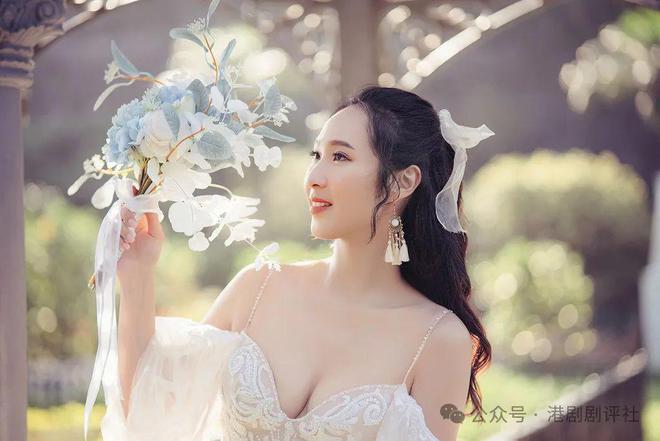 TVB女藝人演花痴千金搶鏡，婚姻曾亮紅燈，與老公爭吵后更珍惜彼此
