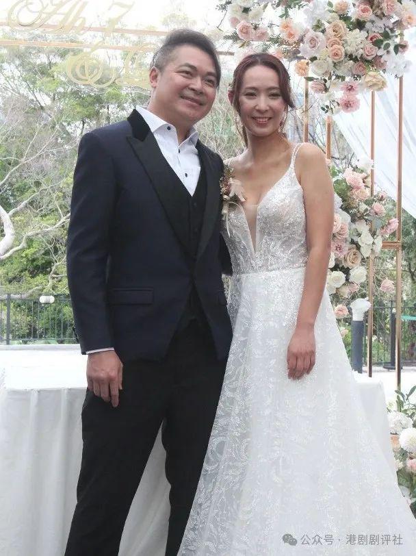 TVB女藝人演花痴千金搶鏡，婚姻曾亮紅燈，與老公爭吵后更珍惜彼此