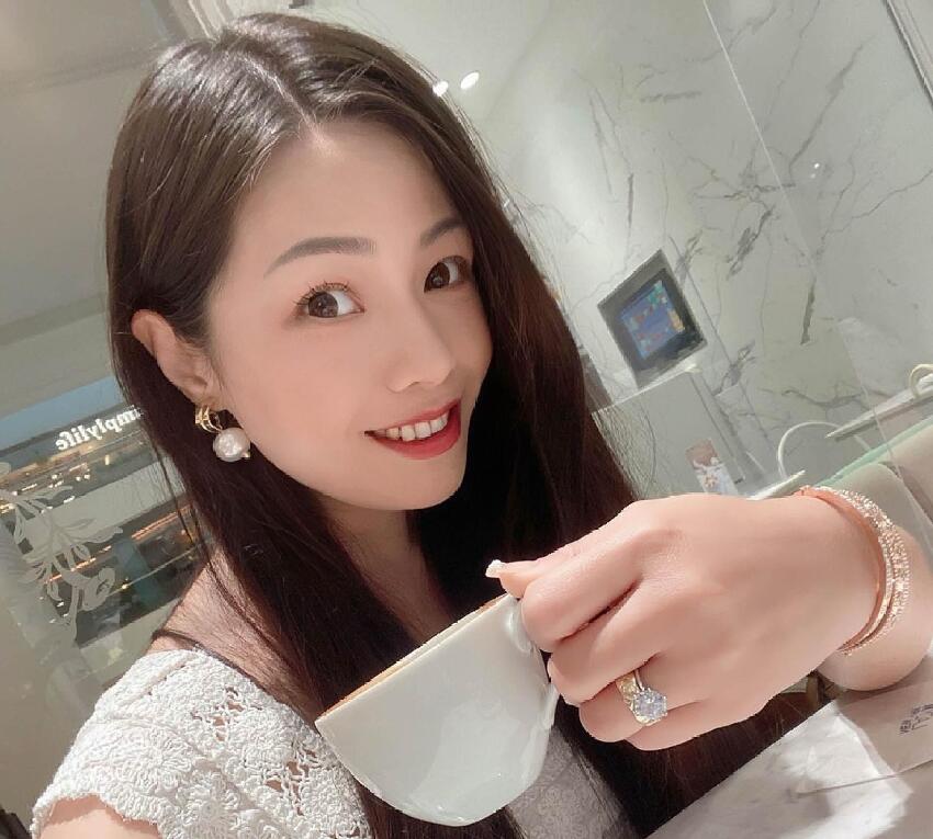 突發！TVB老戲骨李龍基法庭上崩潰大哭，未婚妻涉五罪入獄25個月