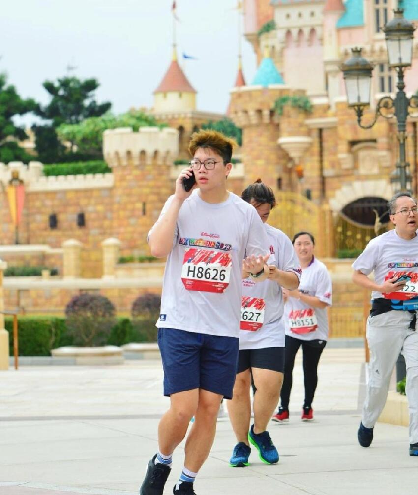 陳敏兒離世倆兒子近況曝光,32歲長子留長發玩音樂,次子做幕後