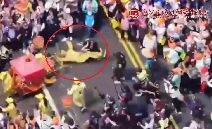 白沙屯媽祖「衝鎮瀾宮」轎班大哥慘摔，專家揭2種可能