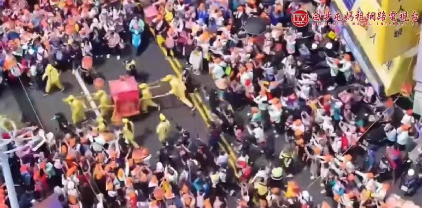 白沙屯媽祖「衝鎮瀾宮」轎班大哥慘摔，專家揭2種可能