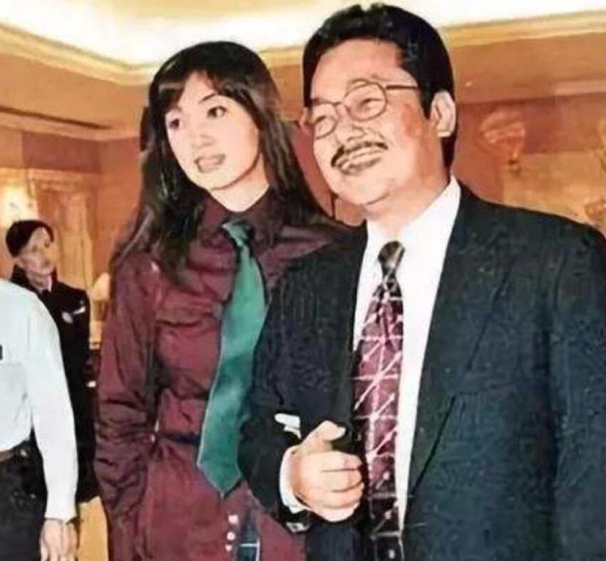 香港漫畫教父自爆昔日情史，和黎姿三年忘年戀因高人指點分手收場