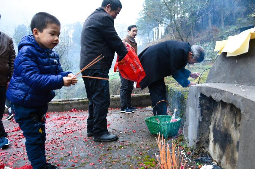 親人去世第一年！這「6個特殊日子」親屬要去上墳　「逝者得以安息」生者平安順遂