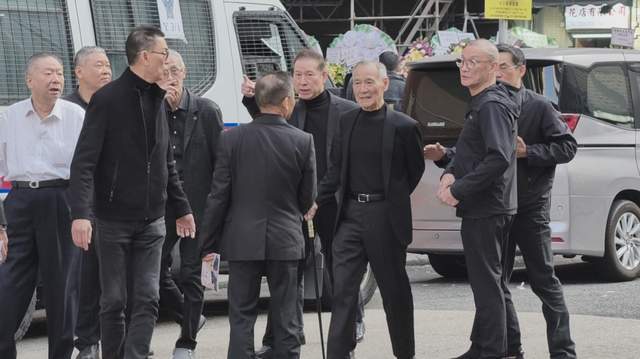陳惠敏慶82歲生日!兩度患癌仍顯霸氣,原配妻子獻吻,已結婚6年