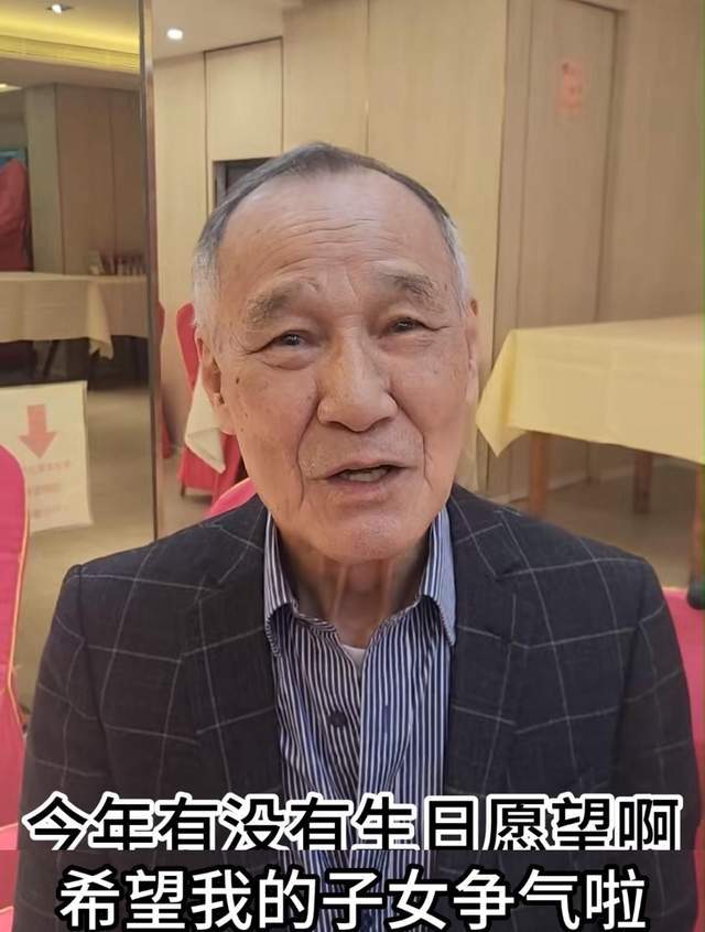 陳惠敏慶82歲生日!兩度患癌仍顯霸氣,原配妻子獻吻,已結婚6年