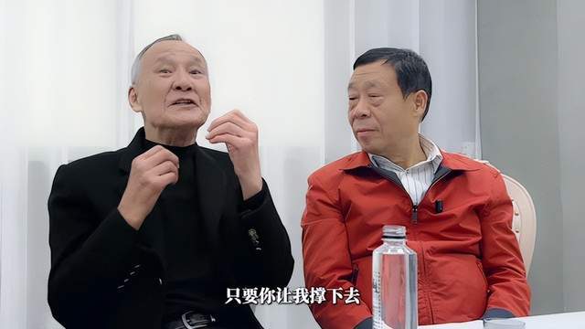 陳惠敏慶82歲生日!兩度患癌仍顯霸氣,原配妻子獻吻,已結婚6年