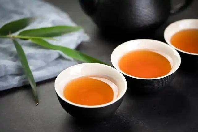 上了年紀一點茶不能喝？告誡：若不想進醫院，這幾種茶最好不要喝