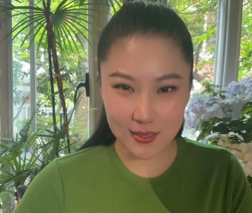 Coco死不悔改，解封后又開始爆料！謝賢解衣供她取暖，還借花獻佛