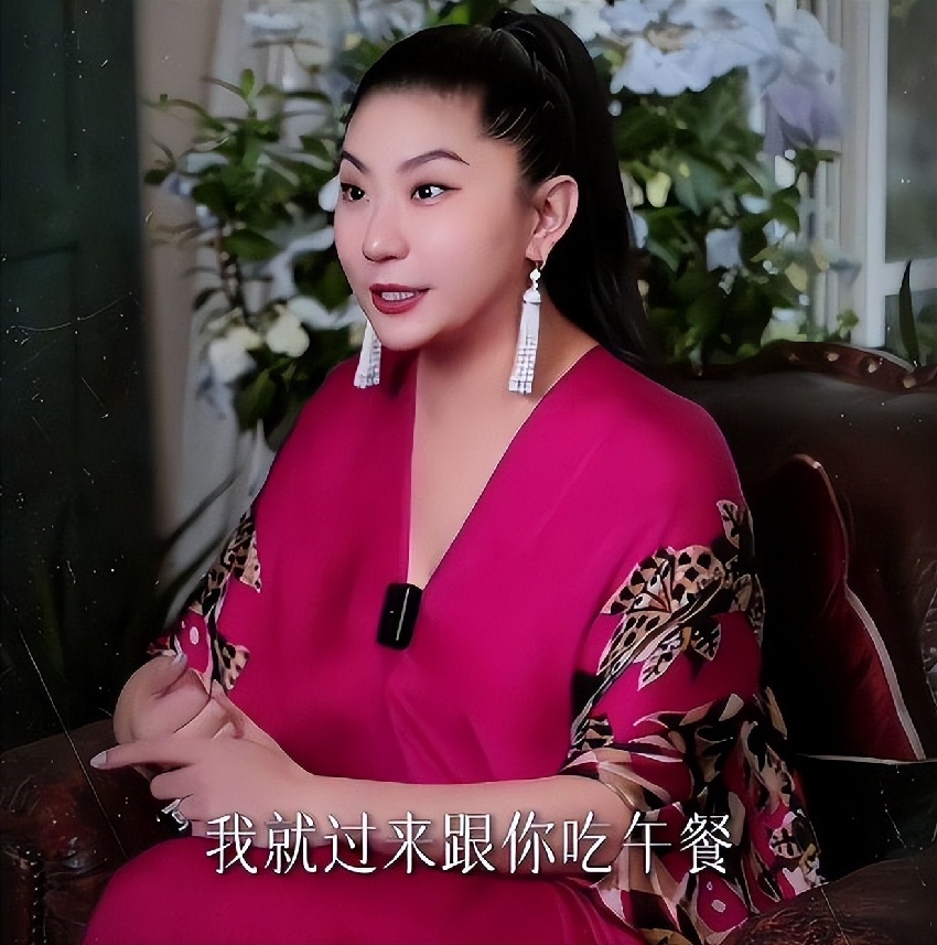 Coco死不悔改，解封后又開始爆料！謝賢解衣供她取暖，還借花獻佛