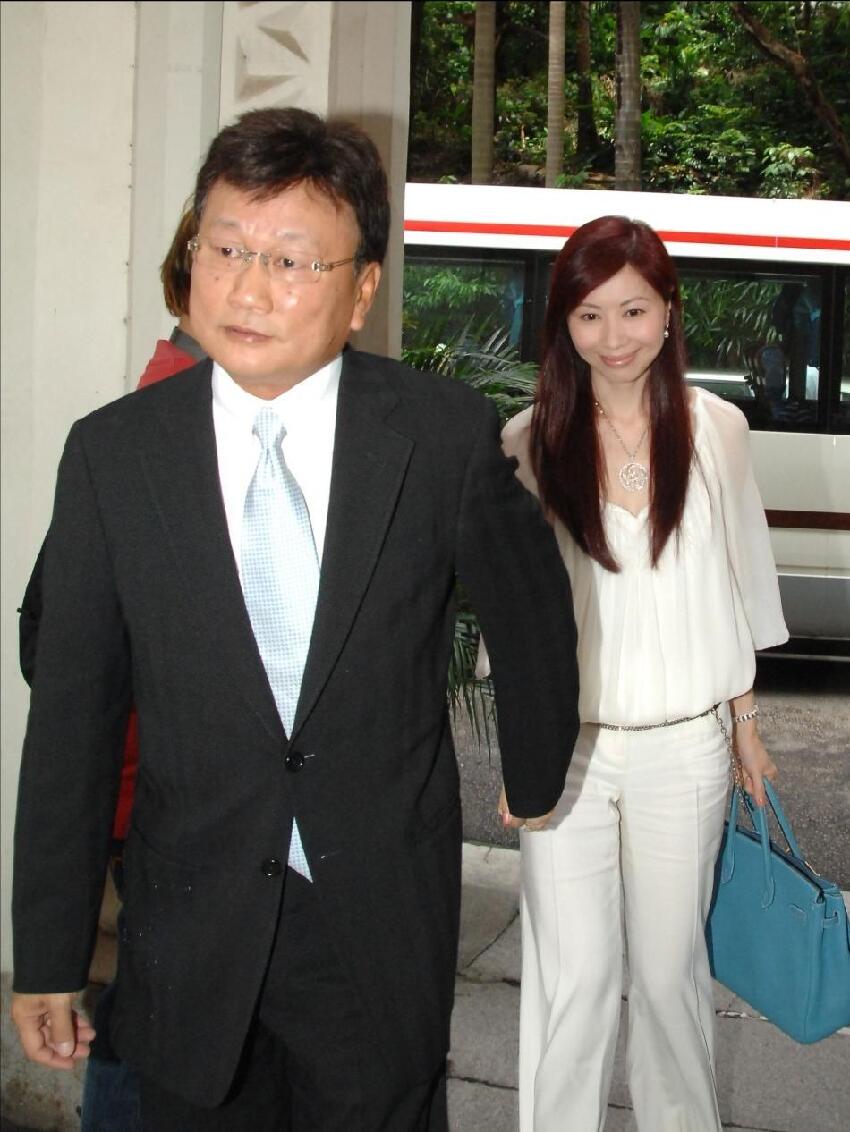 港姐冠軍近況曝光！離婚後拿到1400萬分手費，再和初戀男友結婚
