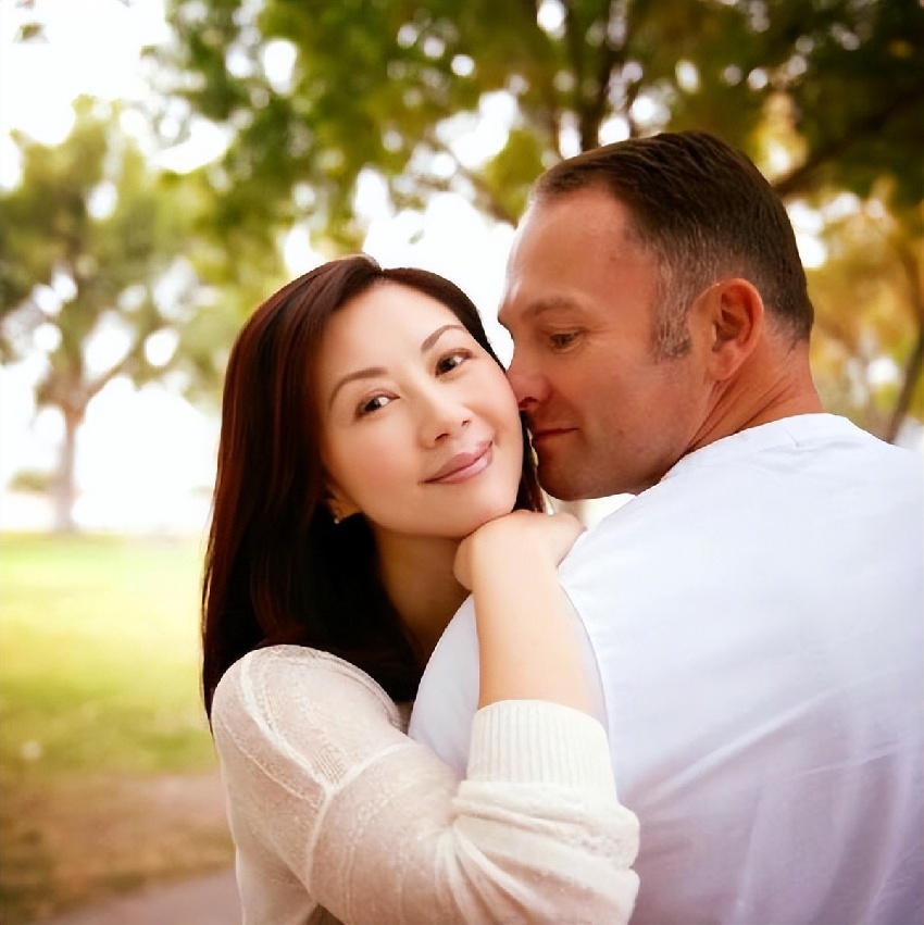 港姐冠軍近況曝光！離婚後拿到1400萬分手費，再和初戀男友結婚