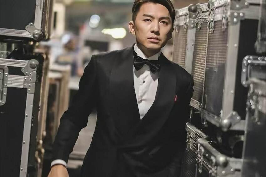 TVB男星曬百萬名車，減產生活質量不減，過億駙馬名不虛傳