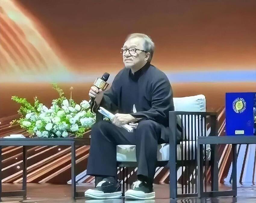 成龍老了，李連杰老了，周星馳也老了，而68的他看起來像30歲