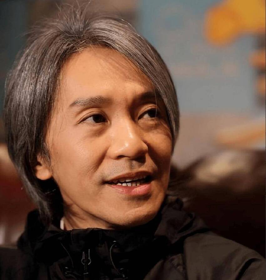 成龍老了，李連杰老了，周星馳也老了，而68的他看起來像30歲