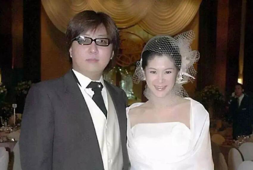 樂壇才子袁惟仁已成植物人，結婚14年出軌13年，靠前妻餵奶保命？