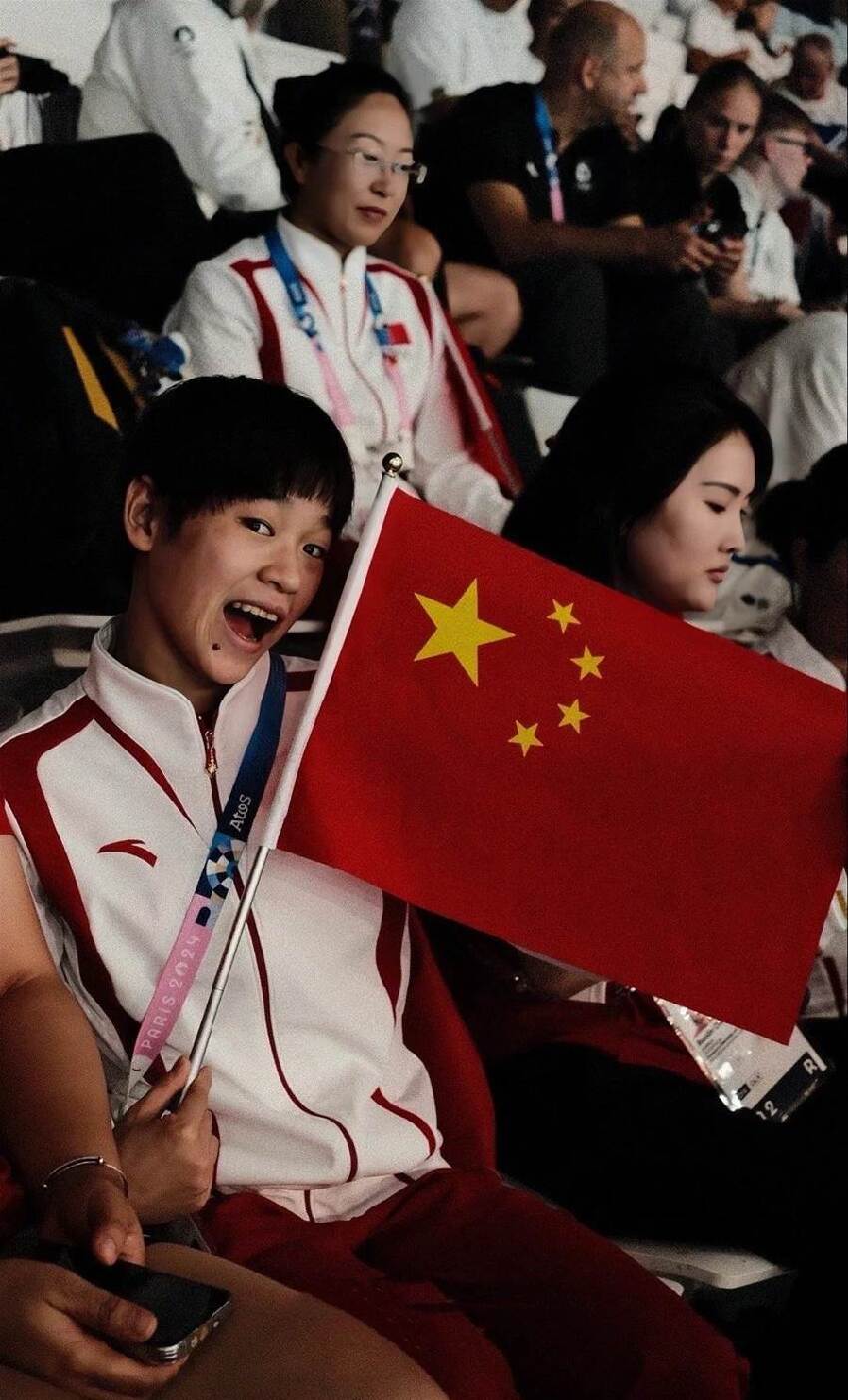 太震撼了！怪不得水花會消失，全紅嬋水下圖揭秘「水花消失術」，網友心疼：應該很痛，身體心理雙重壓力