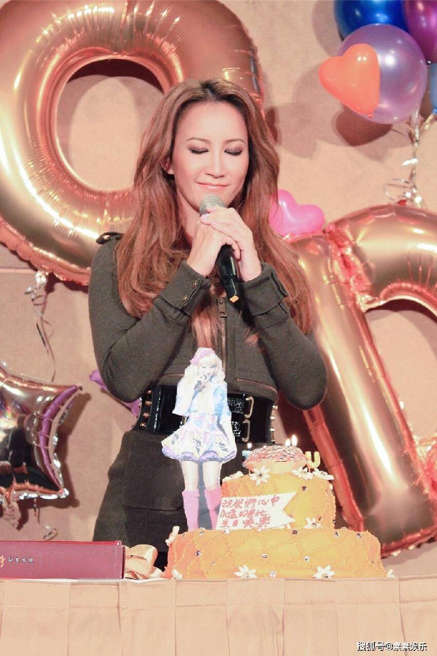 李玟51歲冥誕，墓地成為一片浪漫花海，蕭亞軒的粉絲送鮮花