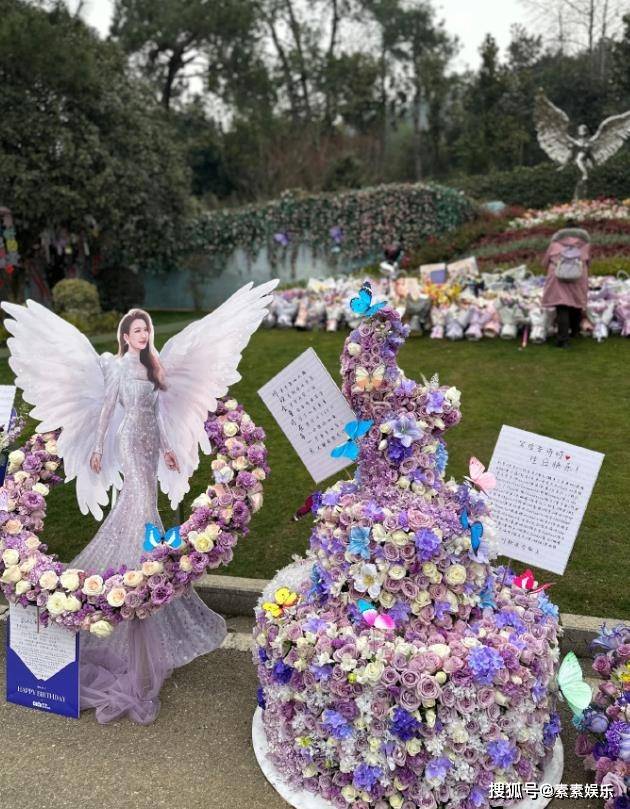 李玟51歲冥誕，墓地成為一片浪漫花海，蕭亞軒的粉絲送鮮花