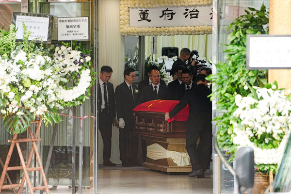 快訊／政壇大佬過世「靈柩覆蓋五星旗」總統出面哀悼