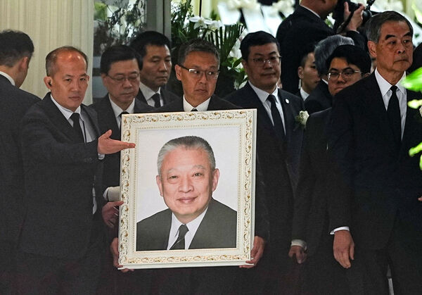 快訊／政壇大佬過世「靈柩覆蓋五星旗」總統出面哀悼