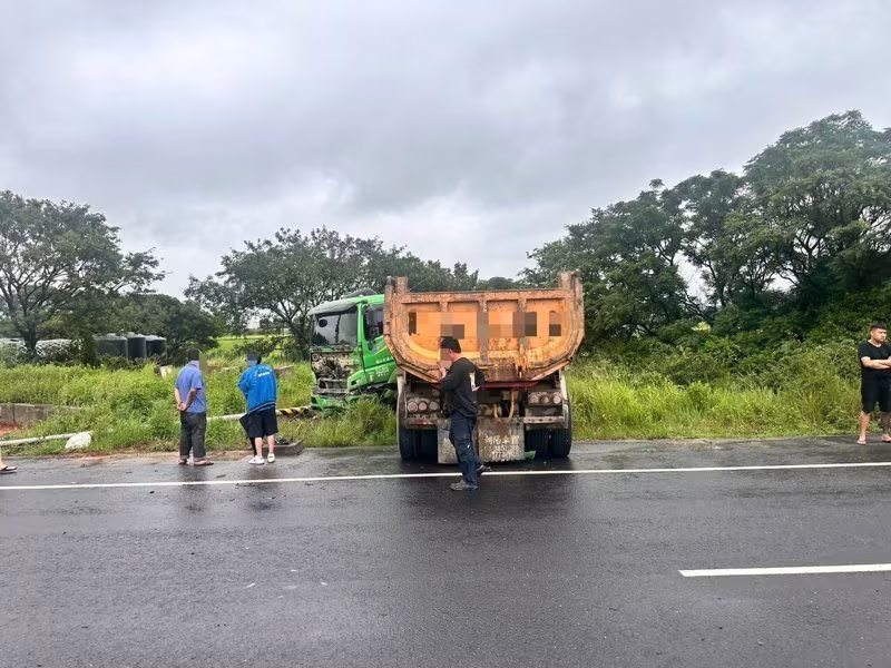 釀4死2傷！她剛參加完父告別式 開車去用餐卻撞上聯結車