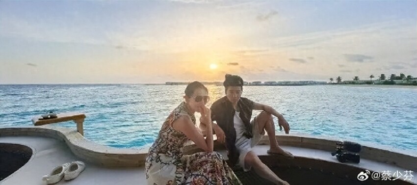 蔡少芬旅行照狀態好，張晉消瘦憔悴惹擔憂，去年曾因心臟問題險死