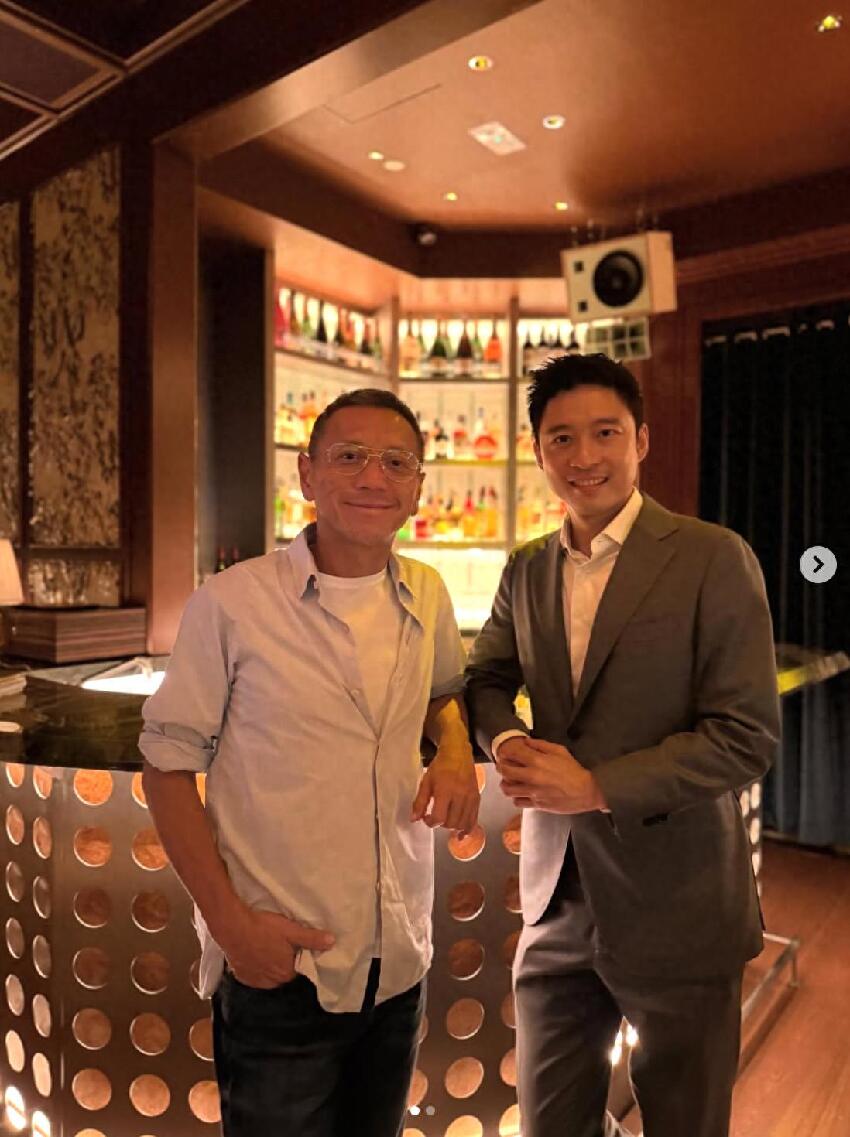 霍啟山捧場楊受成長子夜店，倆闊少把酒言歡，58歲楊其龍樣子滄桑